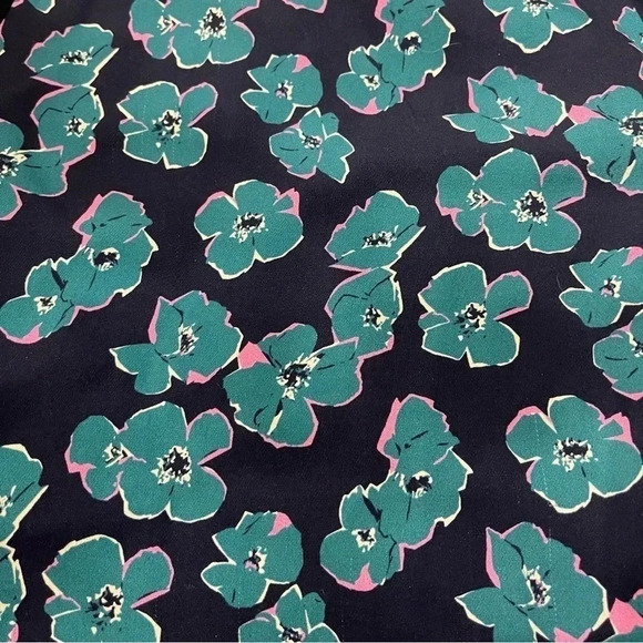 Draper James Dinah print silk blouse. Size 8, flutter sleeves and keyhole detail - Picture 3 of 9